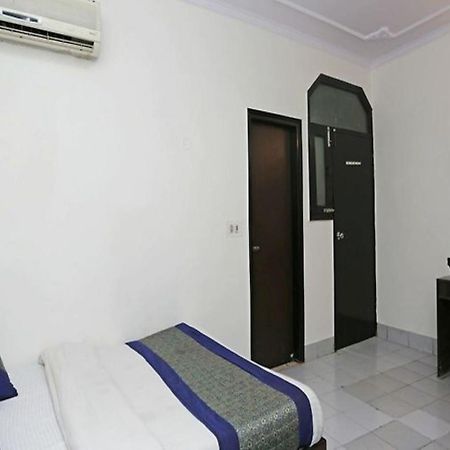 Hotel Keshew International Нью-Дели Экстерьер фото