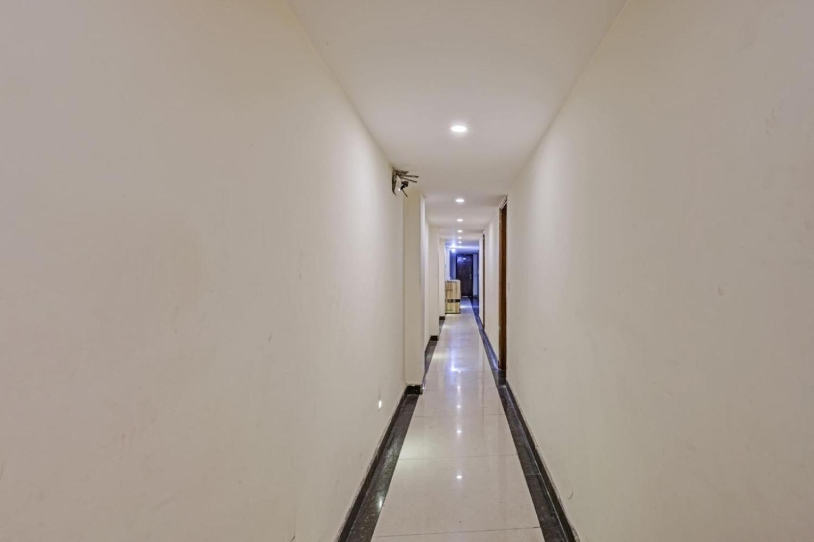 Hotel Keshew International Нью-Дели Экстерьер фото