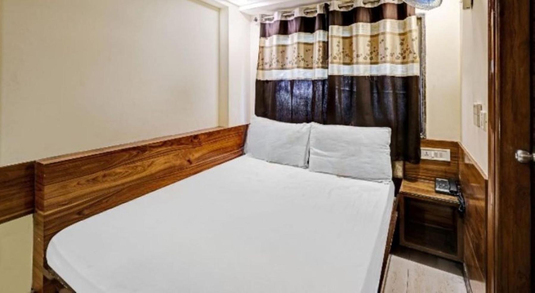 Hotel Keshew International Нью-Дели Экстерьер фото