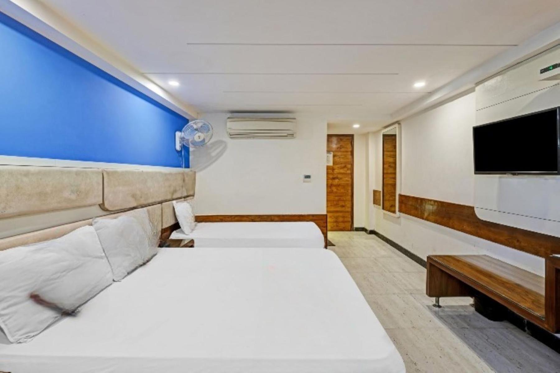 Hotel Keshew International Нью-Дели Экстерьер фото