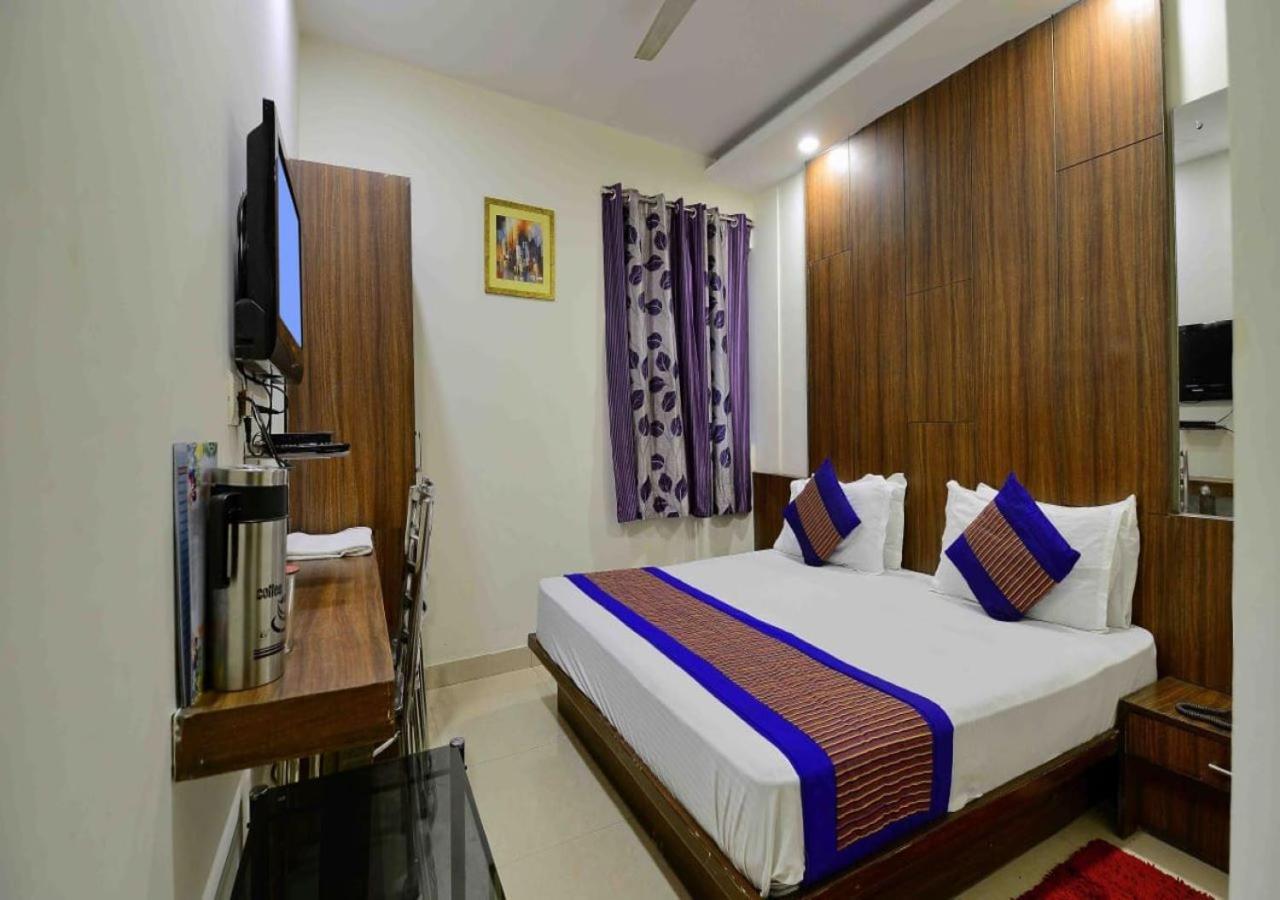 Hotel Keshew International Нью-Дели Экстерьер фото