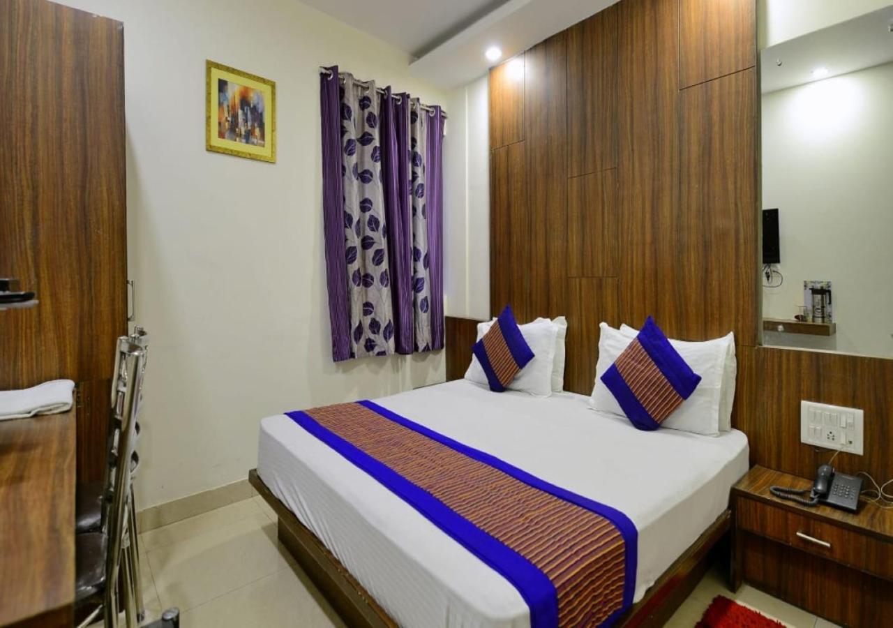 Hotel Keshew International Нью-Дели Экстерьер фото