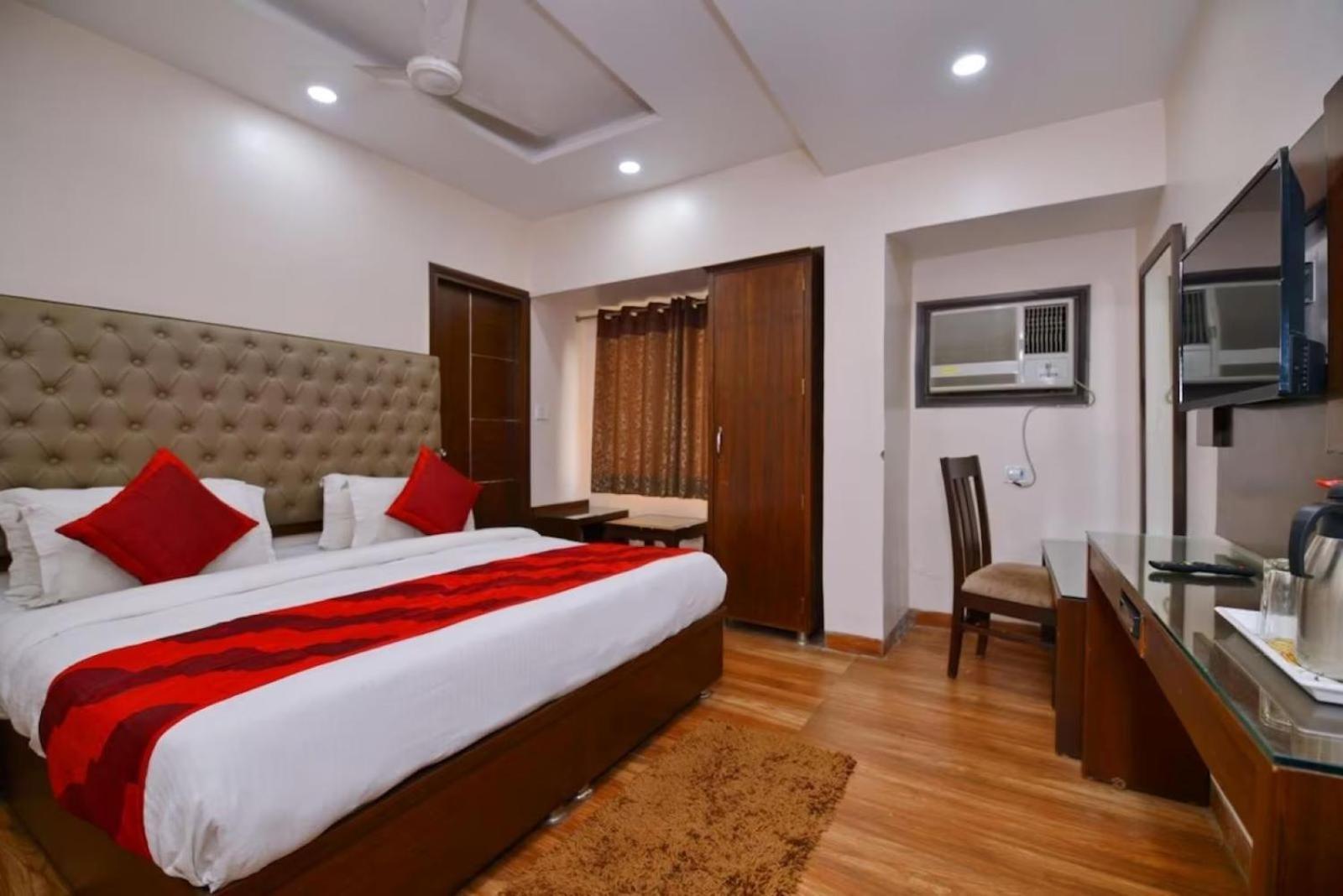 Hotel Keshew International Нью-Дели Экстерьер фото