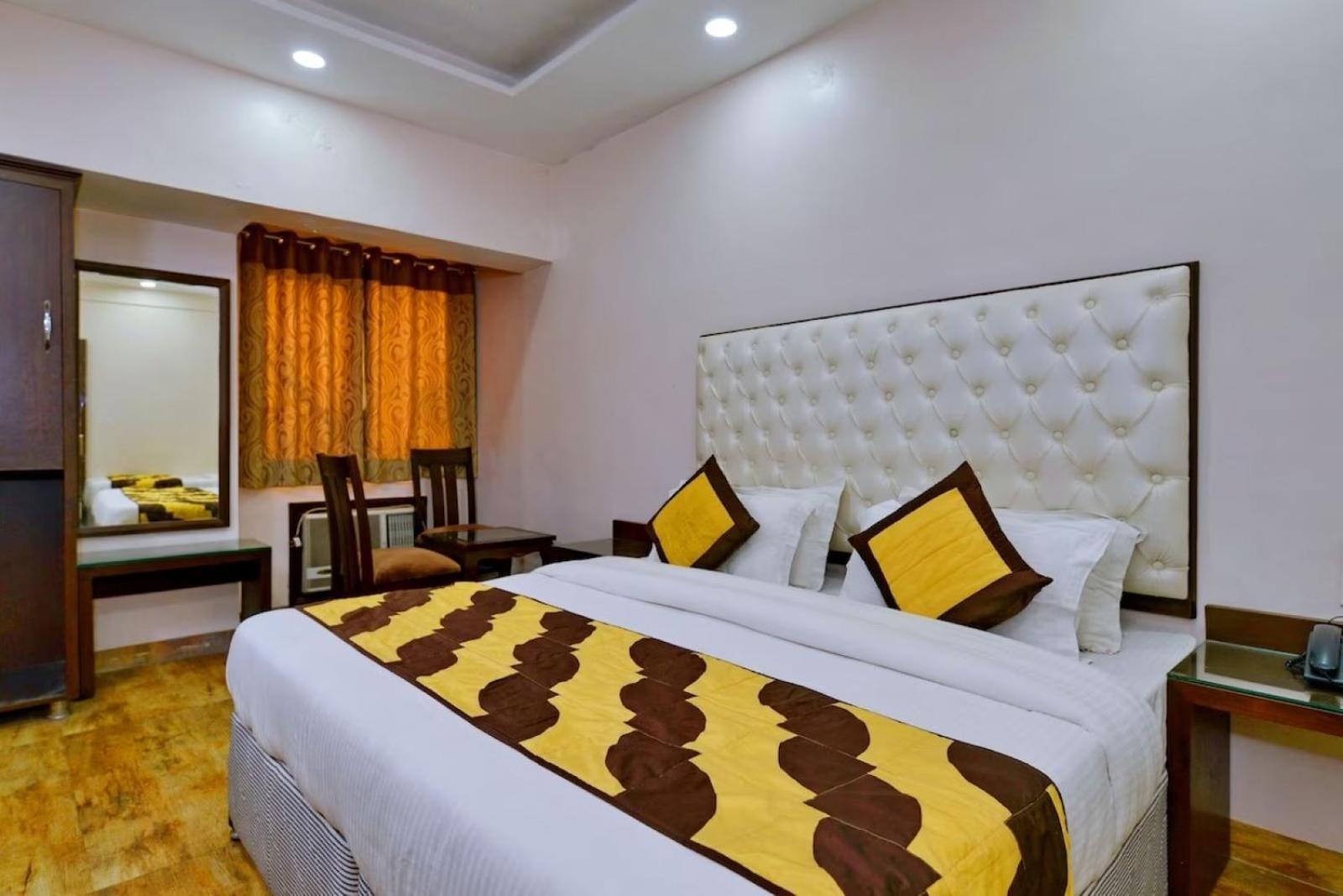Hotel Keshew International Нью-Дели Экстерьер фото